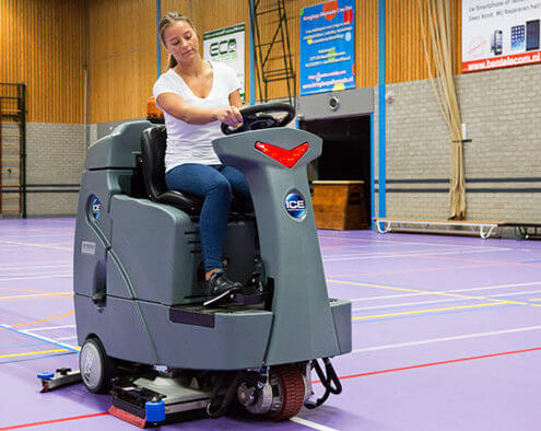 schoonmaakmachine sporthal